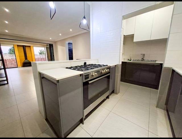 3 BEDROOM HOUSE FOR SALE IN MIDSTREAM ESTATE